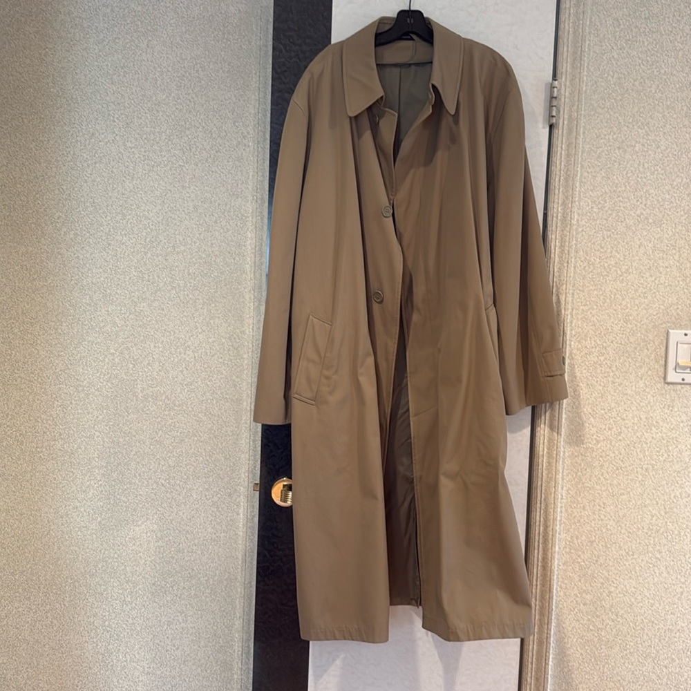 Man’s raincoat. Size 50 long